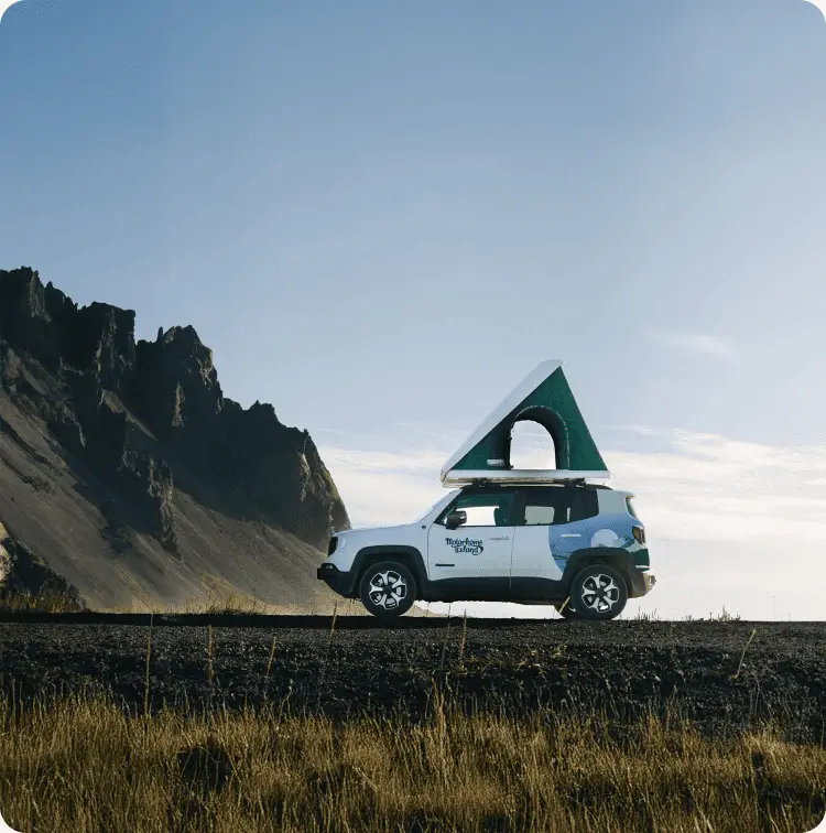 Veicolo con Tenda sul Tetto in Islanda