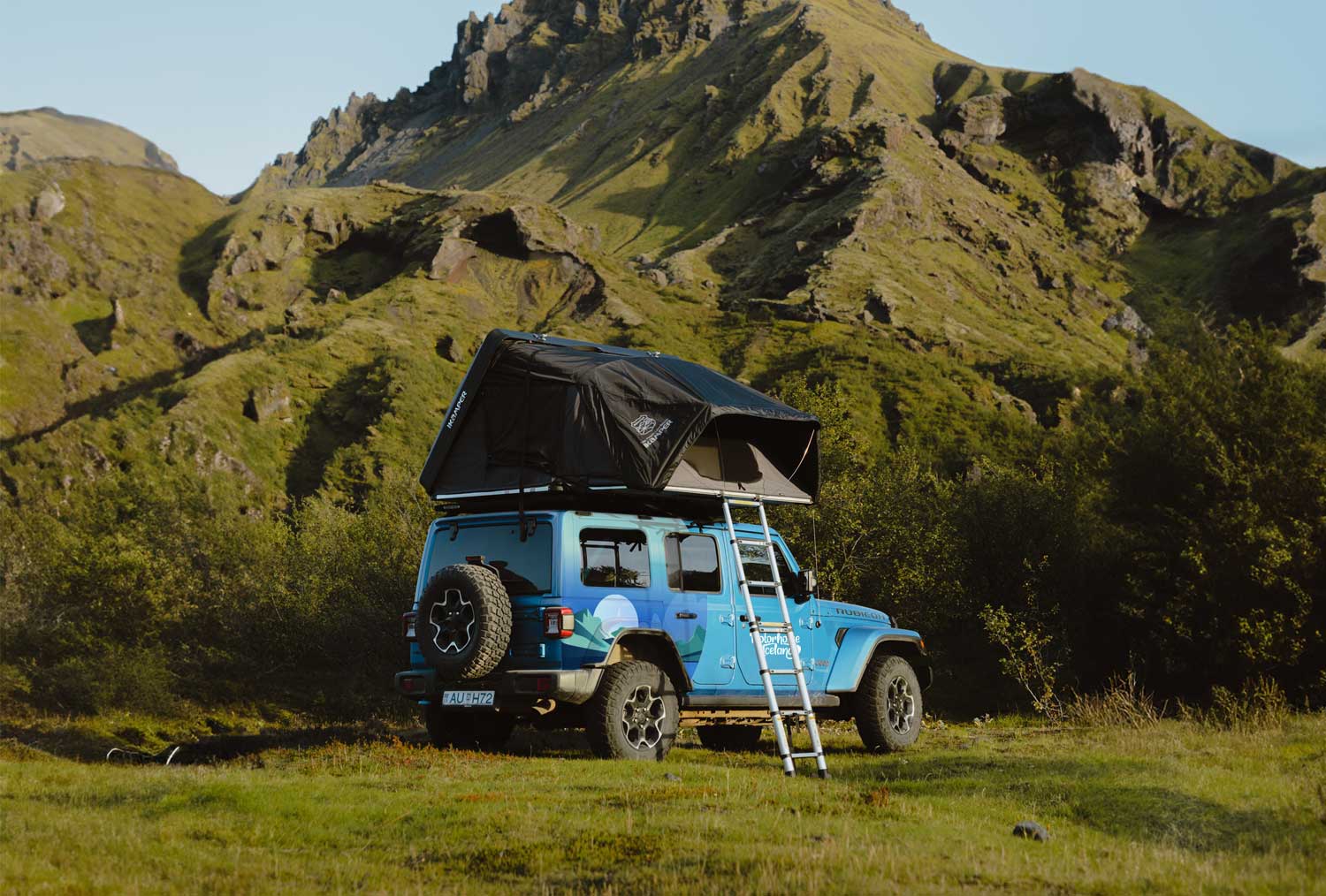 Jeep Wrangler 4x4 con tenda da tetto (auto)